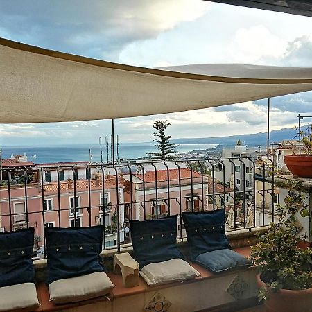 Aly Art Apartment Taormina Duomo, Gulf & Etna View Eksteriør billede