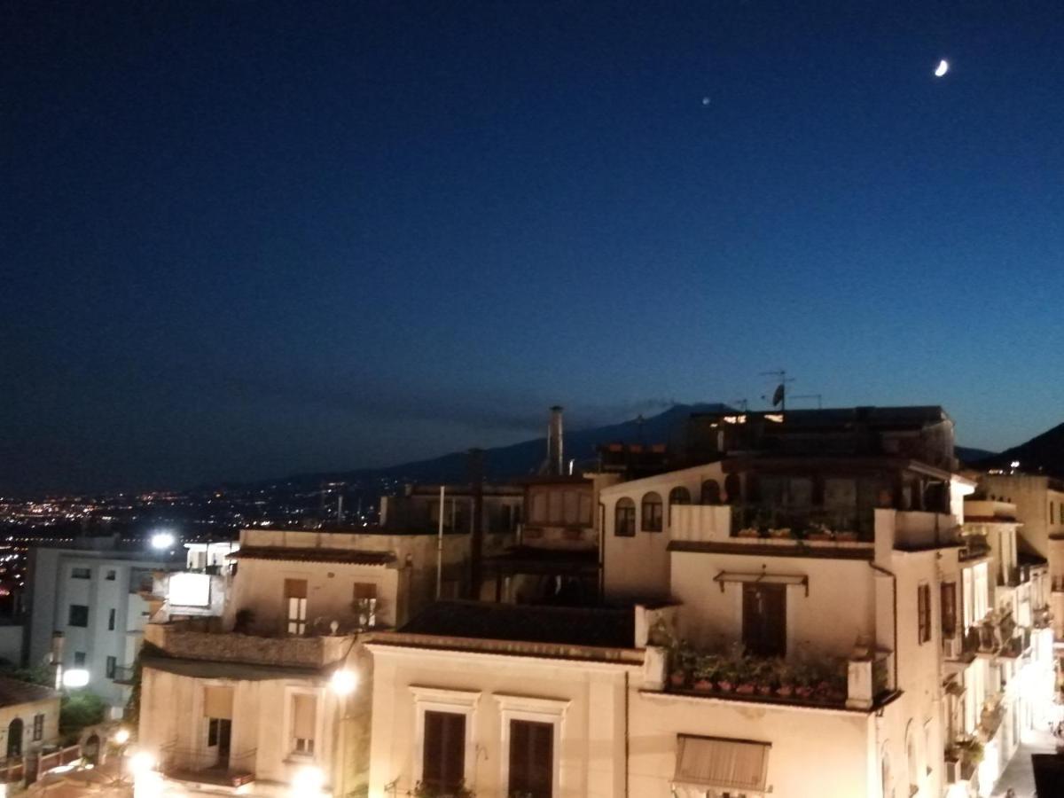 Aly Art Apartment Taormina Duomo, Gulf & Etna View Eksteriør billede