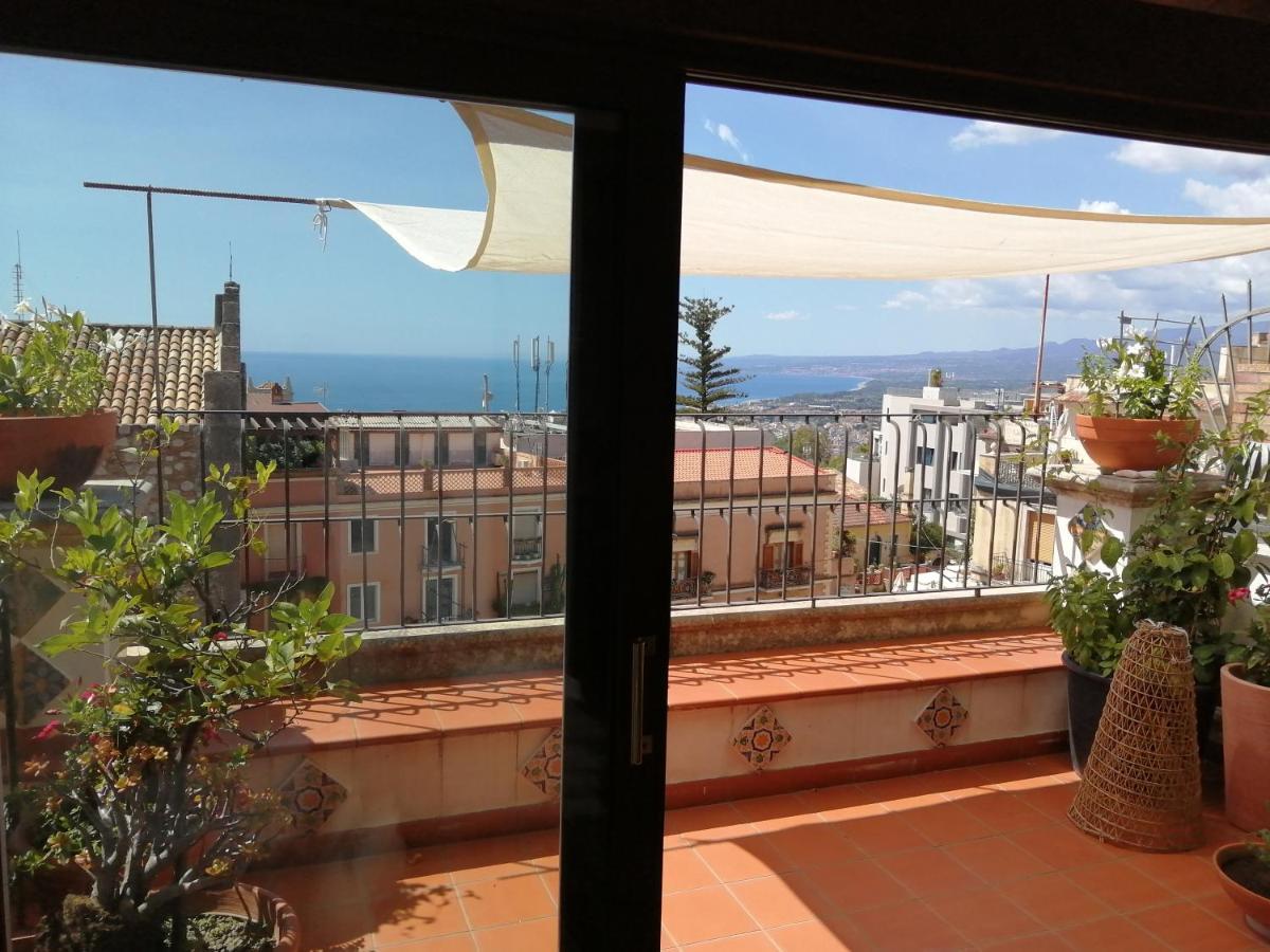 Aly Art Apartment Taormina Duomo, Gulf & Etna View Eksteriør billede