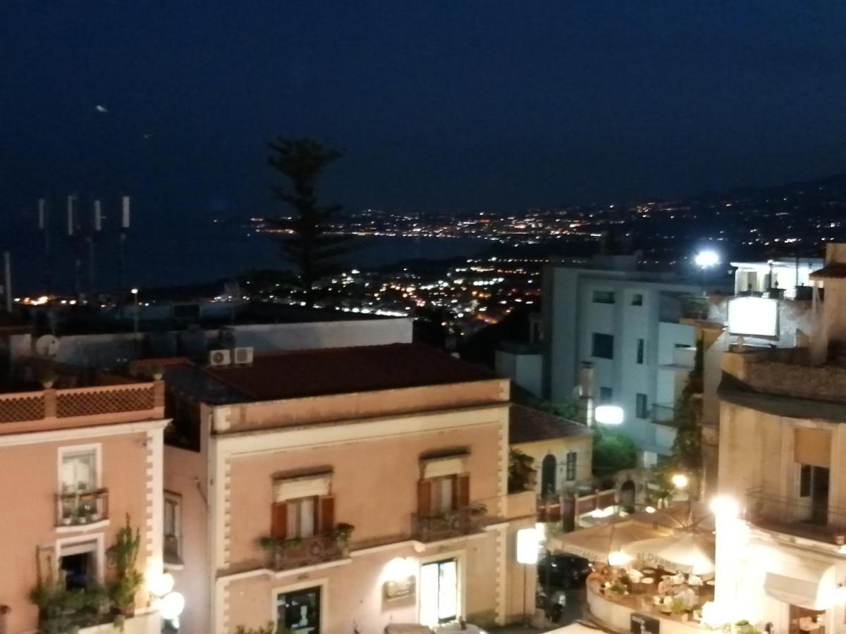 Aly Art Apartment Taormina Duomo, Gulf & Etna View Eksteriør billede
