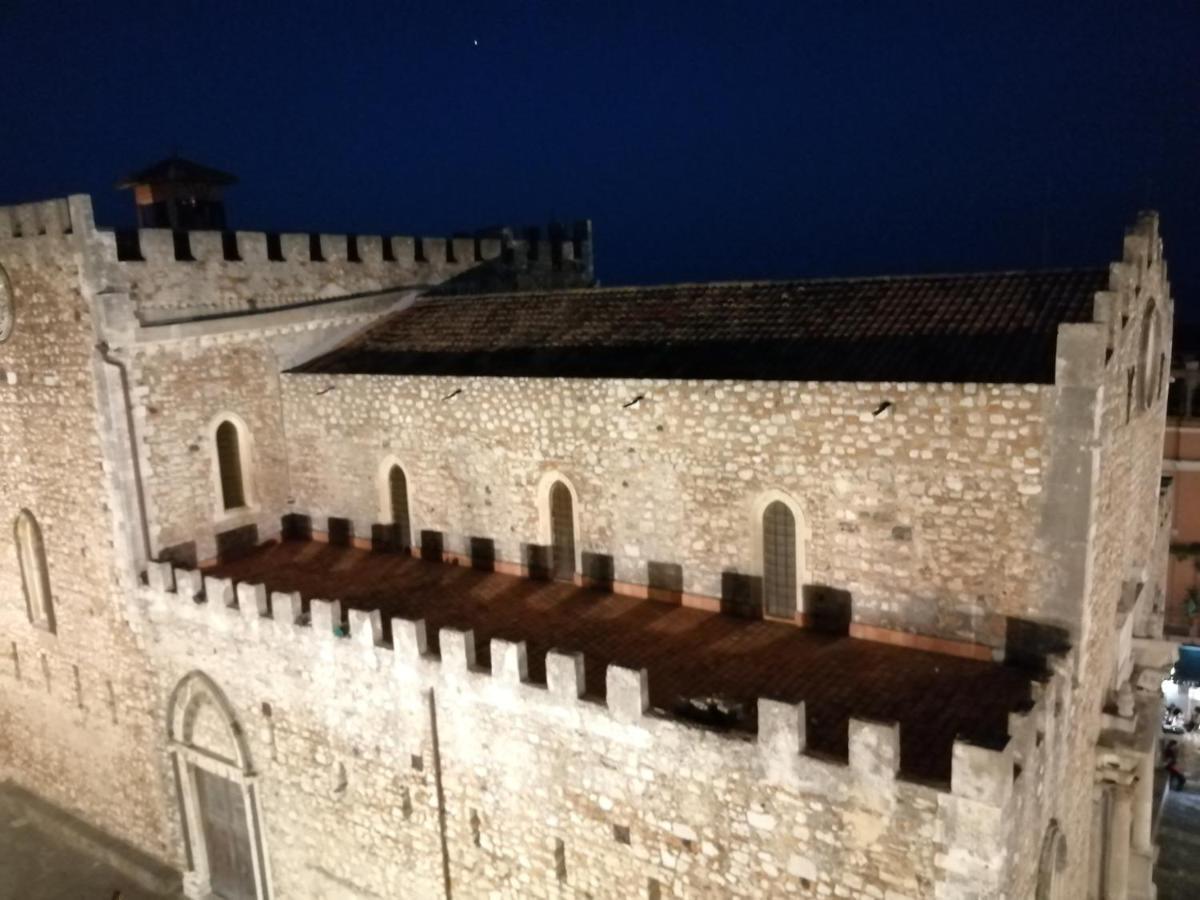 Aly Art Apartment Taormina Duomo, Gulf & Etna View Eksteriør billede
