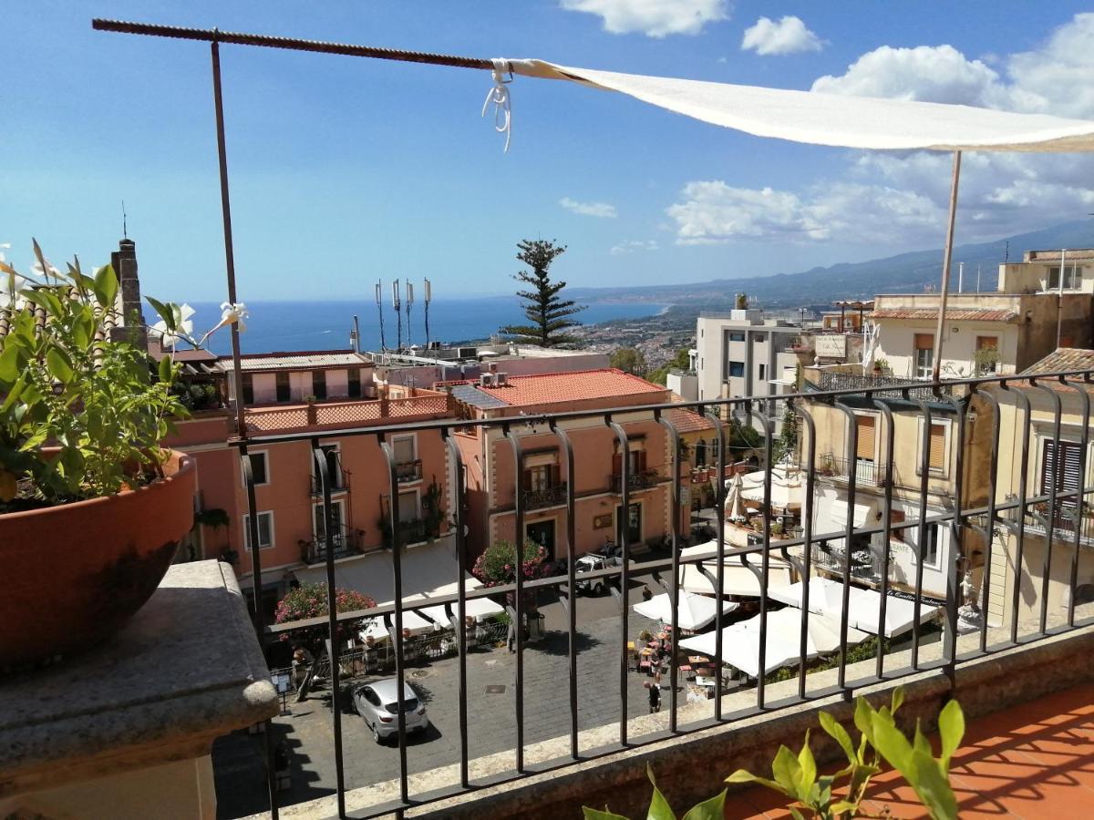 Aly Art Apartment Taormina Duomo, Gulf & Etna View Eksteriør billede
