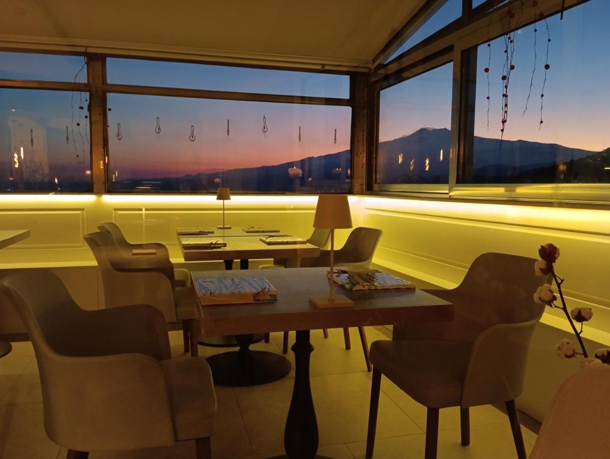 Aly Art Apartment Taormina Duomo, Gulf & Etna View Eksteriør billede